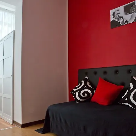 费里尼公寓 公寓 *